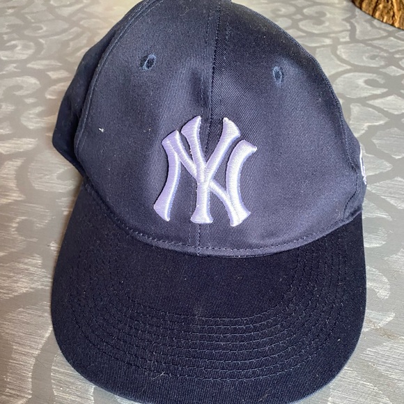 New York Yankees baseball hat – blue – perfect condition - Picture 1 of 8